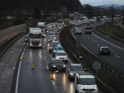 - 02.03.2024 &ndash; Primorska avtocesta odsek Brezovica - Vrhnika - zastoj - gneča zaradi obnovitvenih del//FOTO: Luka Cjuha