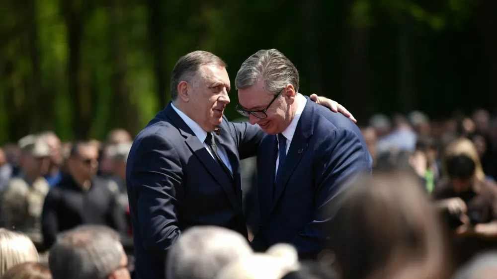 27.04.2025., Spomen-podrucje Donja Gradina, Kozarska Dubica (BiH) - U memorijalnom kompleksu Donja Gradina obiljezava se "Dan sjecanja na zrtve genocida nad Srbima, Jevrejima i Romima u Nezavisnoj Držzvi Hrvatskoj i 80 godina od proboja logorasa iz koncentracionog logora Jasenovac". Obiljezavanju prisustvuju predsdjednik Srbije Aleksandar Vucic, predsjednik RS Milorad Dodik, predsjednik NSRS Nenad Stevandic, premijer RS Radovan Viskovic, kao i mnoge visoke zvanice iz RS, Srbije, regiona i svijeta. Photo: Dejan Rakita/PIXSELL