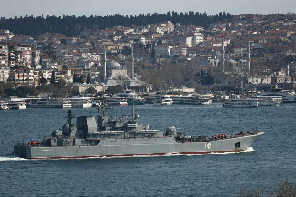 FILE PHOTO: Russian Navy's large landing ship Novocherkassk sets sail in Bosphorus, on its way to the Mediterranean Sea, in Istanbul, Turkey April 12, 2021. REUTERS/Murad Sezer/File Photo