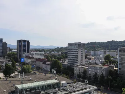 _ Bežigrad,- 17.06.2025. Vodeni ogled biv&scaron;e blagovne hi&scaron;e Slovenijales ob 100. oletnici arhitekta Milana Miheliča v organizaciji Odprtih hi&scaron; Slovenije.//FOTO: Bojan Velikonja