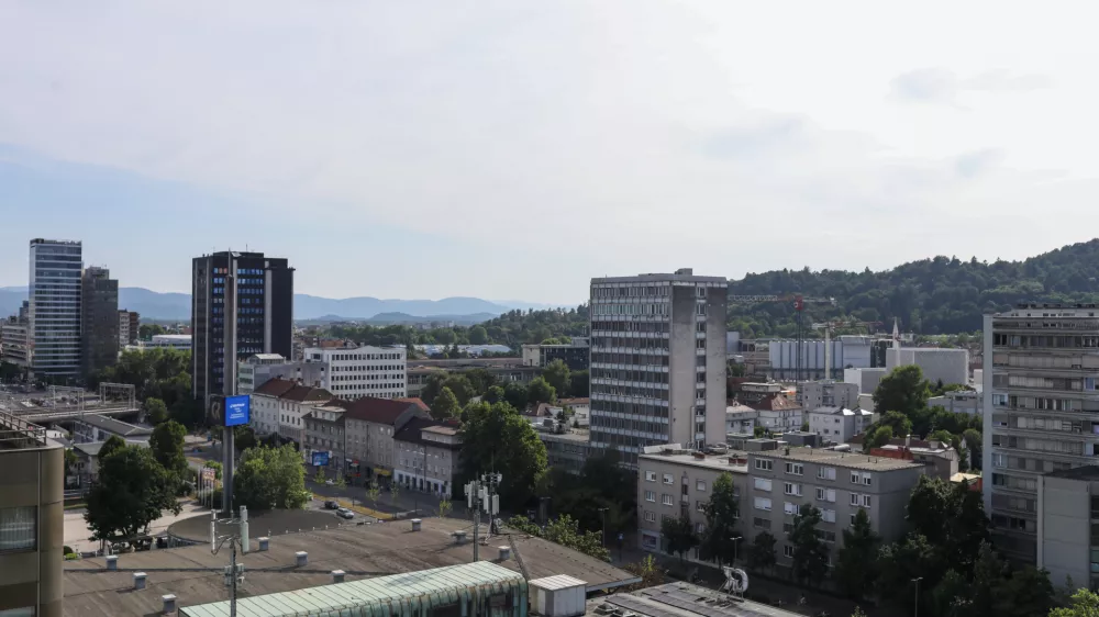 _ Bežigrad,- 17.06.2025. Vodeni ogled biv&scaron;e blagovne hi&scaron;e Slovenijales ob 100. oletnici arhitekta Milana Miheliča v organizaciji Odprtih hi&scaron; Slovenije.//FOTO: Bojan Velikonja