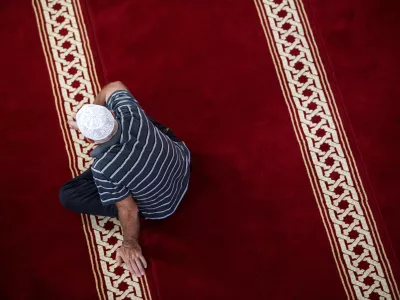 - 04.08.2017 - Džamija Azizija - Bosna in Hercegovina (BIH) - Bosanska Kostajnica ob meji s Hrva&scaron;ko ob reki Uni na severozahodu BiH, Republika Srpska - Nedefinirana meja med Hrva&scaron;ko in Bosno &ndash; mejni spori s sosedami iz nekdanje Jugoslavije &ndash; hrva&scaron;ko-bosanska meja//FOTO: Matjaž Ru&scaron;tOPOMBA: DNEVNIKOV OBJEKTIV &ndash; REPORTAŽA 2017