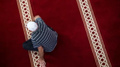 - 04.08.2017 - Džamija Azizija - Bosna in Hercegovina (BIH) - Bosanska Kostajnica ob meji s Hrva&scaron;ko ob reki Uni na severozahodu BiH, Republika Srpska - Nedefinirana meja med Hrva&scaron;ko in Bosno &ndash; mejni spori s sosedami iz nekdanje Jugoslavije &ndash; hrva&scaron;ko-bosanska meja//FOTO: Matjaž Ru&scaron;tOPOMBA: DNEVNIKOV OBJEKTIV &ndash; REPORTAŽA 2017