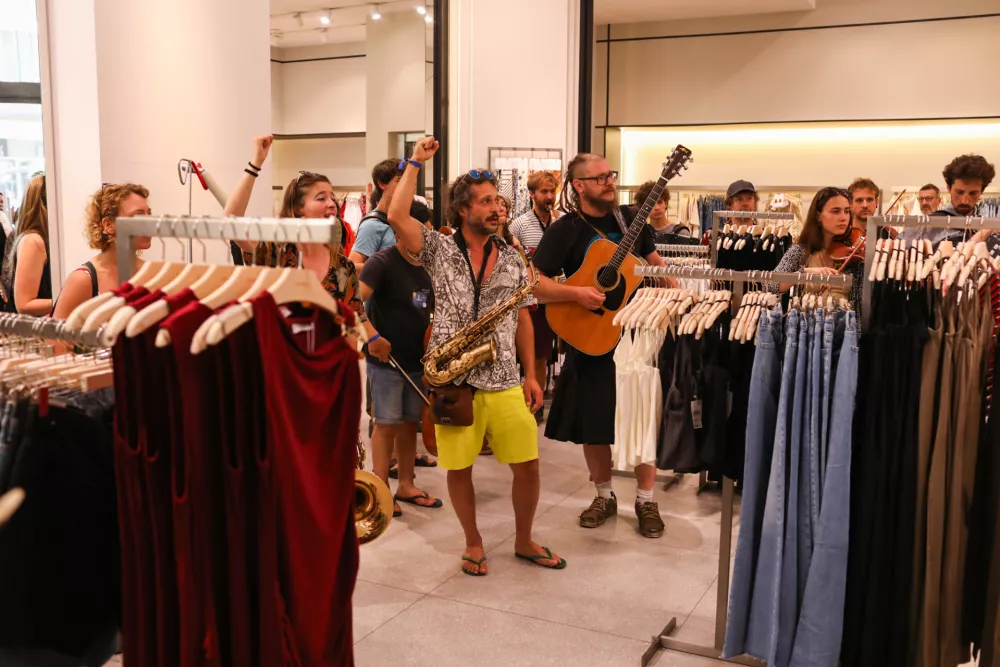  04.08.2025. Protest mednarodne zasedbe glasbenikov proti genocidu v Palestini. Foto: Bojan Velikonja