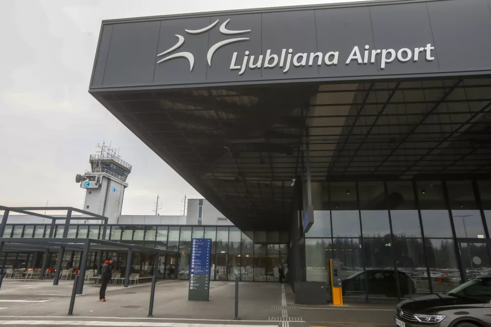 - potni&scaron;ki terminal -&nbsp;- 14.12.2022 - Letali&scaron;če Jožeta Pučnika Brnik &ndash; Aerodrom Ljubljana &ndash; Fraport Slovenija&nbsp;//FOTO: Luka Cjuha