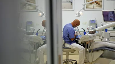 dr.Gregor &Scaron;korjanc, estetski in splo&scaron;ni zobozdravnik, - Dentalni studio dr. &Scaron;korjanc - Zasebna zobozdravstvena ordinacija - zobozdravstvo - Dunajska 198 v Ljubljani//FOTO: Bojan Velikonja