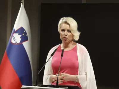  predsednica DZ mag. Ur&scaron;ka Klakočar Zupančič- 06.07.2023 - izjava ministrice za javno upravo Sanje Ajanović Hovnik ter predsednice Državnega zbora mag. Ur&scaron;ke Klakočar Zupančič na temo plačnega dogovora s sodno vejo oblasti. //FOTO: Luka Cjuha