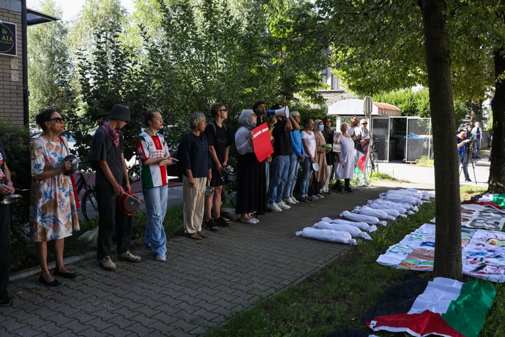 0508.2025. Protest proti genocidu v Gazi pred veleposlani&scaron;tvom Arabske Republike Egipt v Ljubljani. Foto:Bojan Velikonja 
