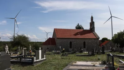 - Vetrna elektrarna, obnovljivi viri energije. Cerkev, vera.- 24.07.2024. - Vetrna elektrarna Pađene v bližini Knina na Hrva&scaron;kem je največja vetrna elektrarna na Hrva&scaron;kem.//FOTO: Bojan VelikonjaOPOMBA: ZA OBJAVO V OBJEKTIVU!!!!