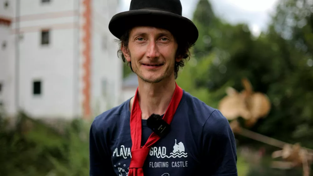 Stari Trg pri Lozu.Festival Plavajoci grad na Gradu Sneznik.Umetniski direktor festivala Matija Solce.