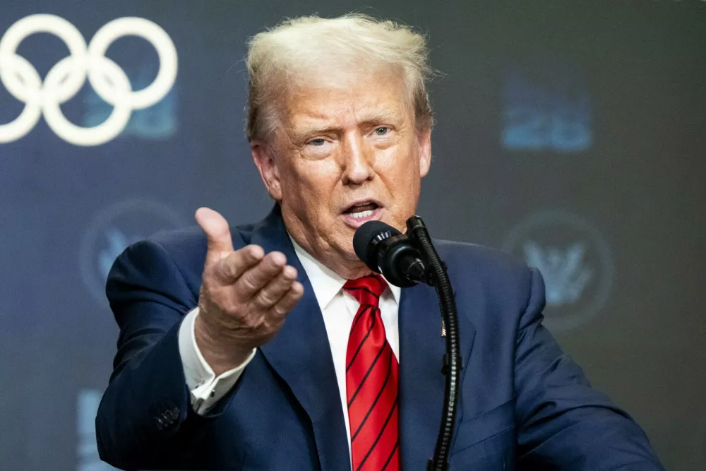 05 August 2025, US, WashingtonUS President Donald Trump speaking with the reporters just after signing an Executive Order establishing the White House Task Force on the 2028 Summer Olympics, at the White House in Washington, D.C. PhotoMichael Brochstein/ZUMA Press Wire/dpa
