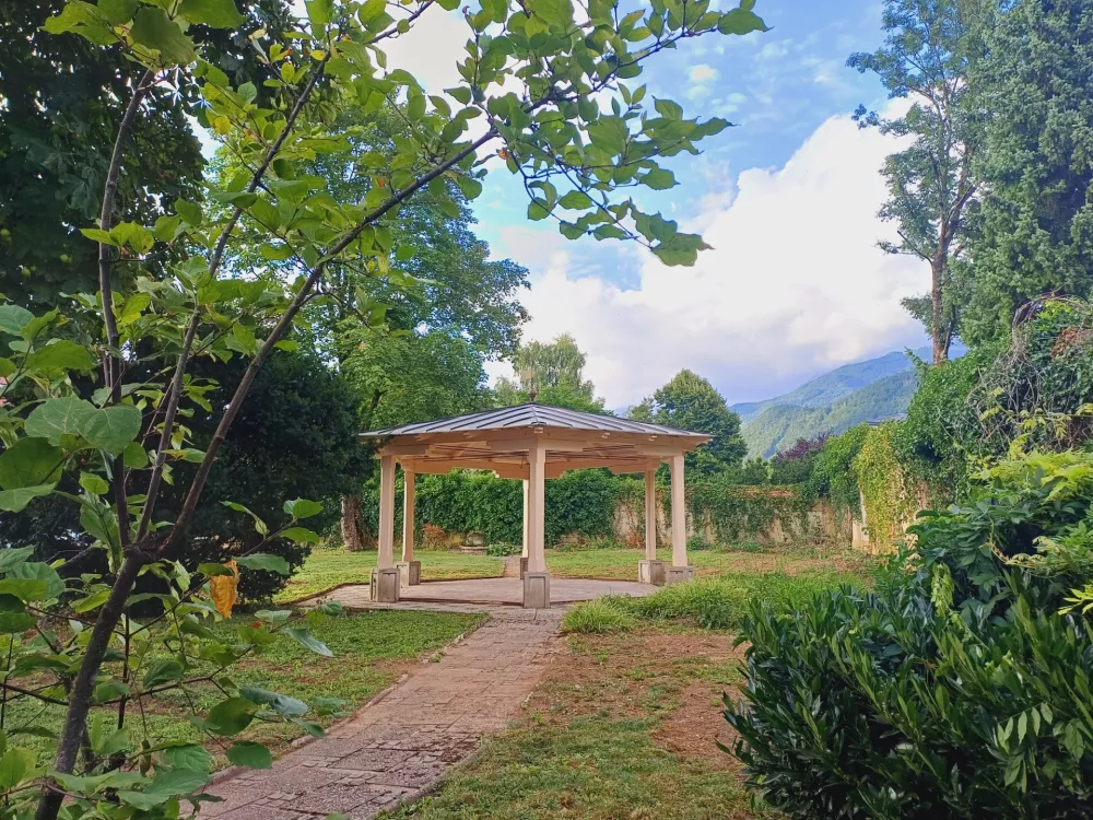 Po &scaron;tirih letih spet zasijala: Nekdaj županovo pribežali&scaron;če, danes kavarna