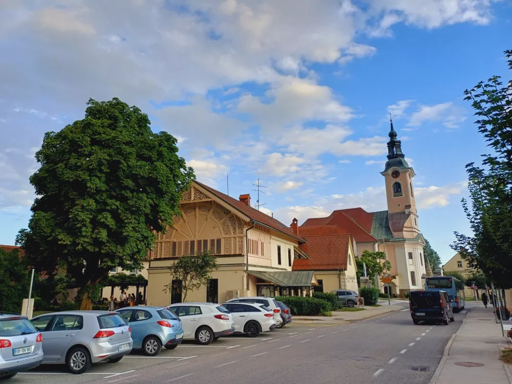 Po &scaron;tirih letih spet zasijala: Nekdaj županovo pribežali&scaron;če, danes kavarna