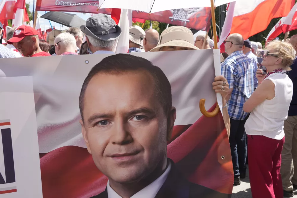 FILE - Supporters of Karol Nawrocki, president elect supported by Poland's right-wing Law and Justice (PiS) party, gather in front of the Supreme Court building in Warsaw, Poland, Tuesday, July 1, 2025. (AP Photo/Czarek Sokolowski, File)