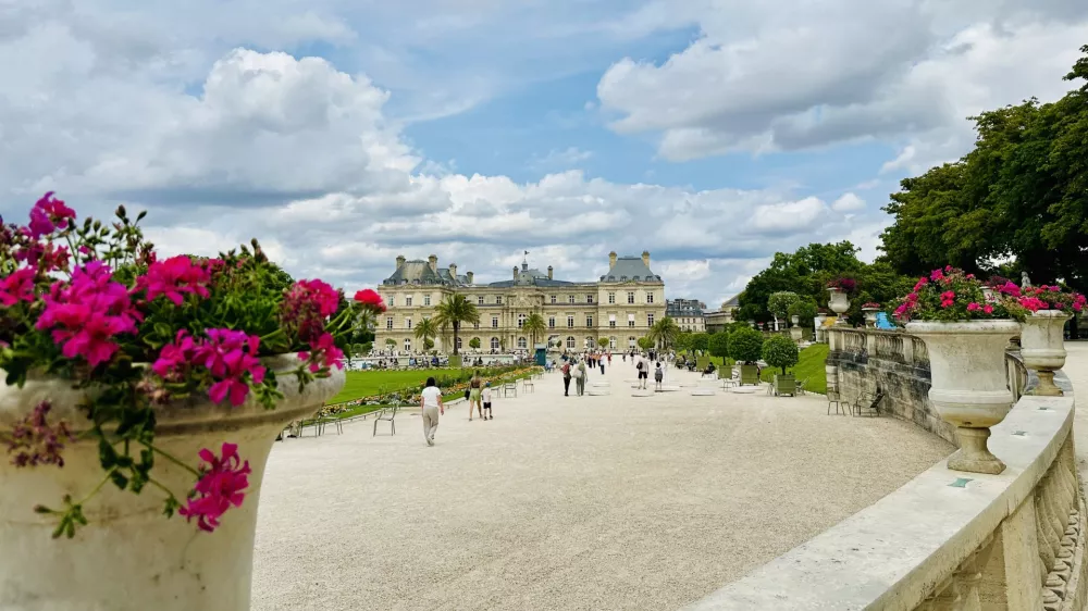Pariz ni mesto, kamor gre&scaron;. Je mesto, kjer ostane&scaron; &ndash; četudi si stran