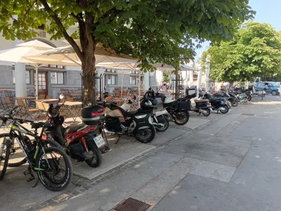 Ljubljanska tržnica: Ali veste, kje lahko parkirate svoje motorno kolo?