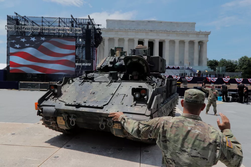A member of the U.S. Army's 3rd Infantry Division, 1st Battalion, 64th Armored Regiment based at Fort Stewart, Georgia assists as a Bradley Fighting Vehicle is moved into place at the Lincoln Memorial ahead of a July Fourth celebration highlighting U.S. military might in Washington, U.S., July 3, 2019. REUTERS/Jim Bourg   TPX IMAGES OF THE DAY
