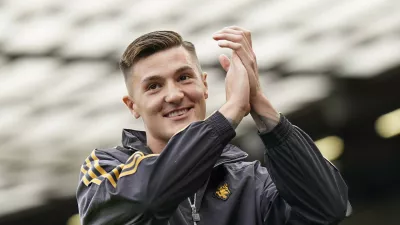 Manchester, England, 9th August 2025. Manchester United, ManU new signing Benjamin Sesko walks on the pitch before the Manchester United vs ACF Fiorentina Pre Season Friendly match at Old Trafford, Manchester. Picture credit should read: / Sportimage EDITORIAL USE ONLY. No use with unauthorised audio, video, data, fixture lists, club/league logos or live services. Online in-match use limited to 120 images, no video emulation. No use in betting, games or single club/league/player publications. SPI_003_AY_MAN_UTD_FIORENTINA SPI-4052-0003,Image: 1028447119, License: Rights-managed, Restrictions:, Model Release: no / Foto: Profimedia