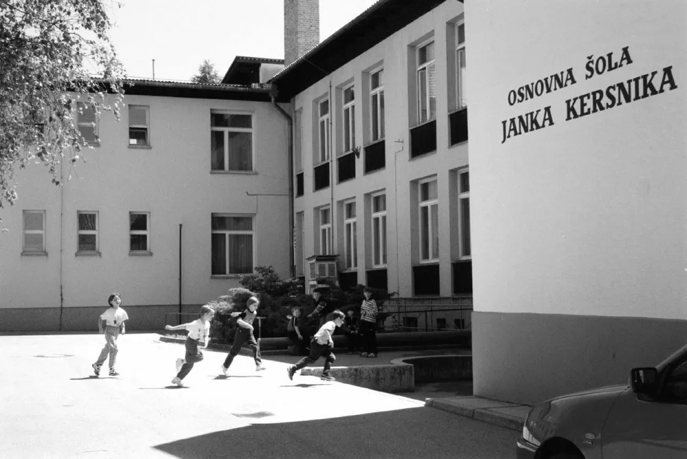 &Scaron;ola nekoč: &raquo;Za domovino!&laquo; &raquo;S Titom naprej!&laquo;