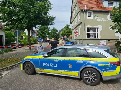 26 June 2025, Baden-W&uuml;rttemberg, Wangen: Police cordons off a road in Wangen's district of Goeppingen, after a man was shot dead while approaching two police officers with a knife. A 27-year-old man brandishing a knife was shot dead by police on Thursday in the German town of Wangen, to the east of Stuttgart. The man had attacked the police officers with the knife, according to the criminal police office in Stuttgart. The officers responded by firing several shots. Photo: Andreas Rosar/dpa
