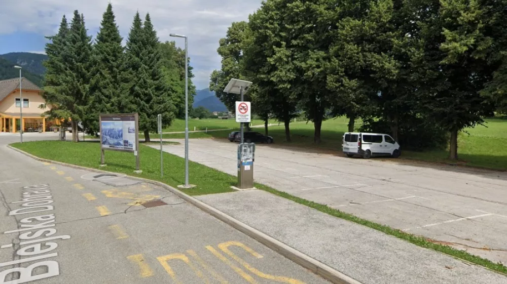 parkiri&scaron;če Blejska Dobrava