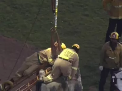 Ženska se je tik pred padcem slekla, tako da je bila med re&scaron;evalno akcijo gola. 