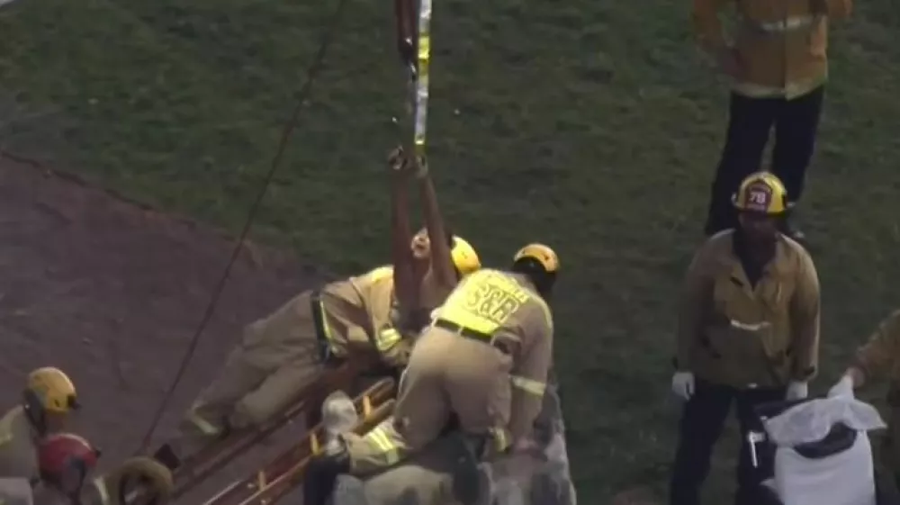 Ženska se je tik pred padcem slekla, tako da je bila med re&scaron;evalno akcijo gola. 