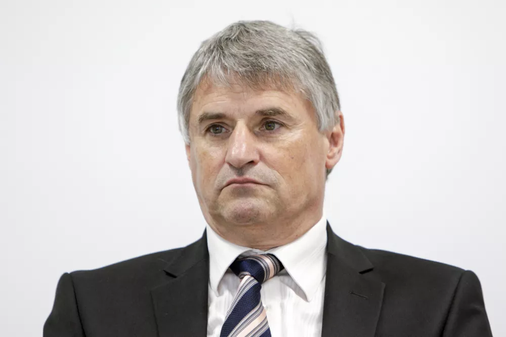 načelnik Upravne enote Ljubljana mag. Bojan Babič - 18.06.2020 - Upravna enota UE Ljubljana, Linhartova cesta 13 - predstavitev prenovljenih prostorov kjer bodo združene izpostave Bežigrad, Center, Moste-Polje, &Scaron;i&scaron;ka in Vič-Rudnik; //FOTO: Matjaž Ru&scaron;t