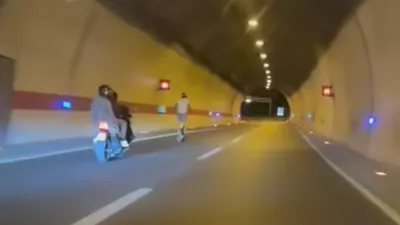 Vožnja z e-skirojev po tunelu na Hrva&scaron;kem. 