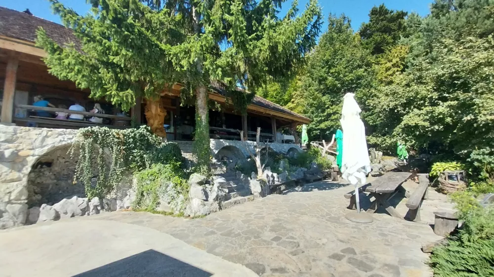 Na izlet v okolico Ljubljane: Lavričeva koča je kraj, ki je dostopen vsem