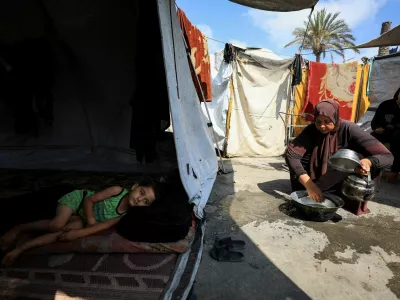 Palestinians, displaced by the Israeli military offensive, shelter in a tent camp in Gaza City, August 8, 2025. REUTERS/Dawoud Abu Alkas   TPX IMAGES OF THE DAY