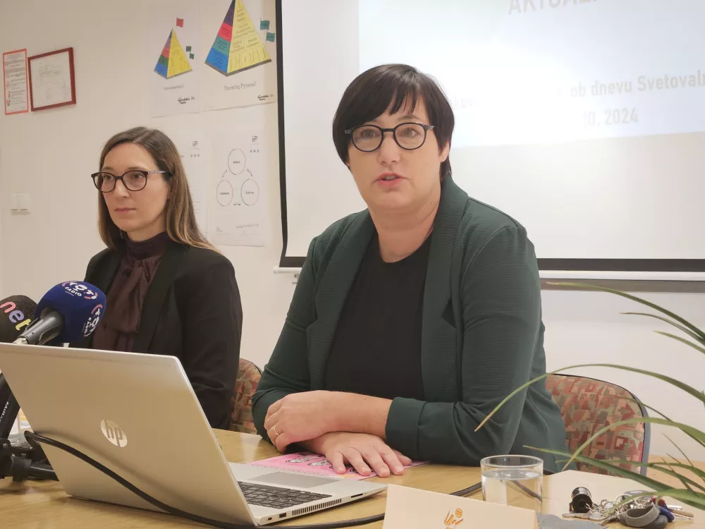 Maribor.Novinarska konferenca ob 72-letnici Svetovalnega centra za otroke, mladostnike in starse Maribor.Specialna pedagoginja Katja Rojs in direktorica centra Tadeja Batagelj. / Foto: Andreja Sersen Dobaj/sta