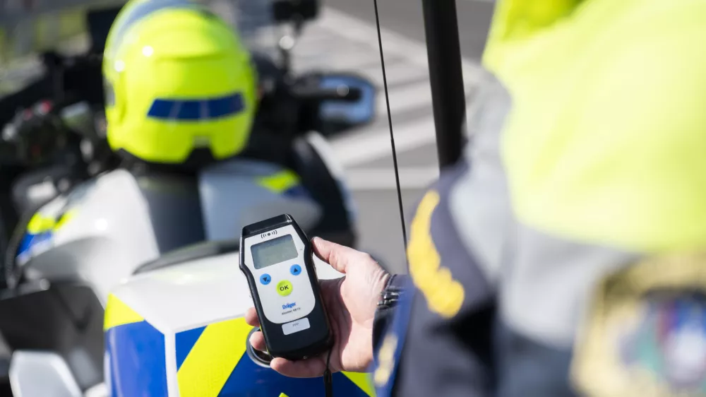 prometni nadzorpolicija - simbolična fotografijaprometna policijavarnost v prometupolicija na motorjihmotoristična policijaprehitri voznikiavtocestna policijaalkotestalkohol v prometu08.04.2025 Policijski nadzor, počivali&scaron;če PovodjeFOTO: Nik Erik Neubauer