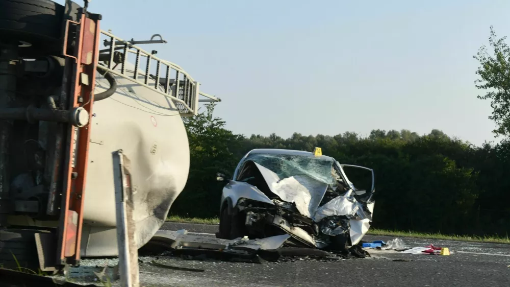 Verižno trčenje petih avtov in cisterne pri Zagrebu