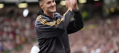 09 August 2025, United Kingdom, Manchester: Manchester United's Benjamin Sesko applauds the fans as he is introduced to the crowd before a pre-season friendly soccer match between Manchester United and Fiorentina at Old Trafford. Photo: Nick Potts/PA Wire/dpa
