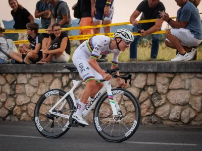 15.00 kolesarski dogodek Pokal Tadeja Pogacarja, na katerem bodo poleg Pogacarja nastopili tudi Tim Wellens, Pavel Sivakov, Luka Mezgec, Matej Mohoric in Matteo Trentin; ob 17.30 uri bo v Kulturnem domu Komenda novinarska konferenca s Pogacarjem, ostali tekmovalci pa bodo za izjave na voljo po koncu dirke v mesani coni; sredisce Komende, KOMENDA