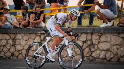 15.00 kolesarski dogodek Pokal Tadeja Pogacarja, na katerem bodo poleg Pogacarja nastopili tudi Tim Wellens, Pavel Sivakov, Luka Mezgec, Matej Mohoric in Matteo Trentin; ob 17.30 uri bo v Kulturnem domu Komenda novinarska konferenca s Pogacarjem, ostali tekmovalci pa bodo za izjave na voljo po koncu dirke v mesani coni; sredisce Komende, KOMENDA