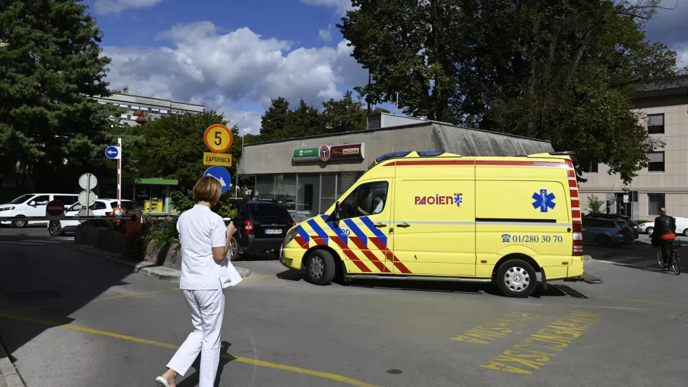 medicinska sestra - re&scaron;evalno vozilo- 22.09.2022 &ndash; simbolična fotografija &ndash; javno zdravstvo - zdravstveni sistem &ndash; zdravje &ndash; //FOTO: Nik Erik Neubauer