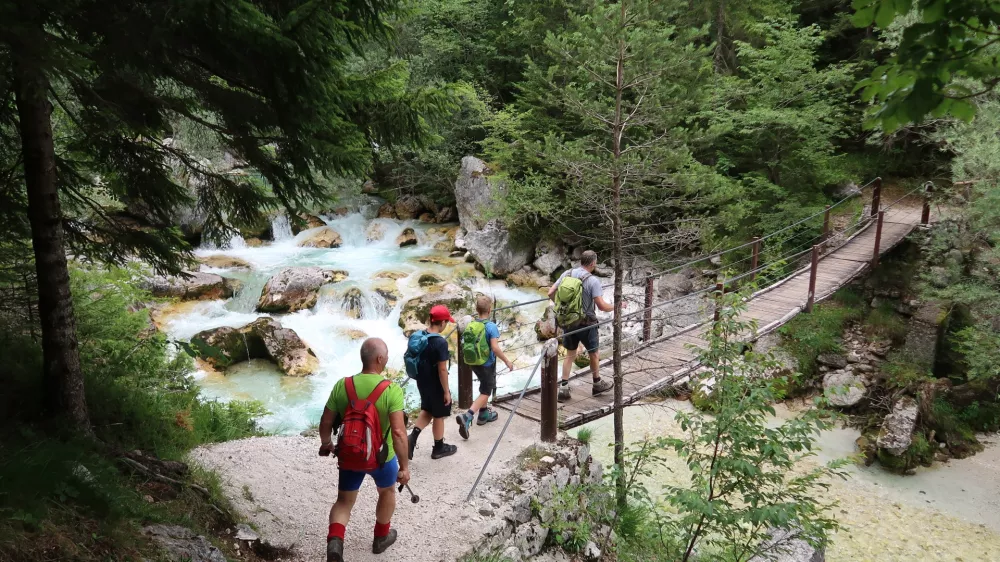 Triglavski narodni park, 2021- 40. obletnica ustanovitve, Trenta, So&scaron;ka pot, Soča, pohodniki, Posočje