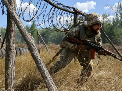 Service members of the 65th Separate Mechanized Brigade of the Ukrainian Armed Forces attend a military drill as recruits near a frontline, amid Russia's attack on Ukraine, in Zaporizhzhia region, Ukraine August 13, 2025. Andriy Andriyenko/Press Service of the 65th Separate Mechanized Brigade of the Ukrainian Armed Forces/Handout via REUTERS  THIS IMAGE HAS BEEN SUPPLIED BY A THIRD PARTY