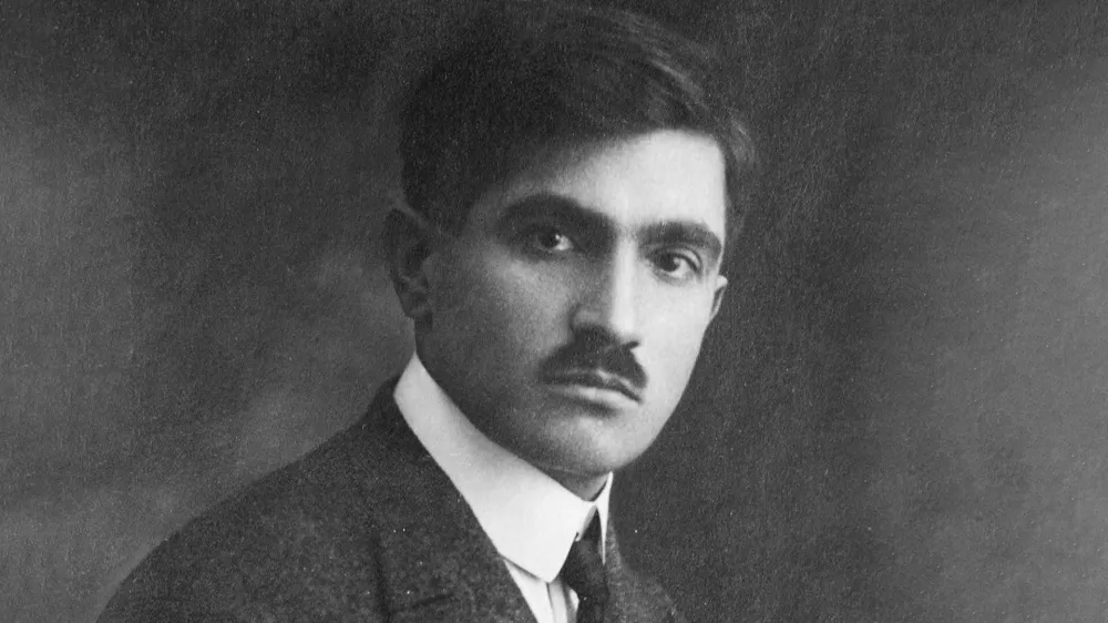 Pisatelj in pesnik France Bevk je največ je pisal za mladino. Med njegovimi najpomembnej&scaron;imi deli so Lukec in njegov &scaron;korec, Pastirci, Pestrna, Tatič, Jagoda, Grivarjevi otroci in druga dela. Tematiko je črpal iz spominov na lastno otro&scaron;tvo. Dolga leta je bil med mladimi najbolj priljubljen pisatelj. / Foto: Arhiv Mladinske Knjige