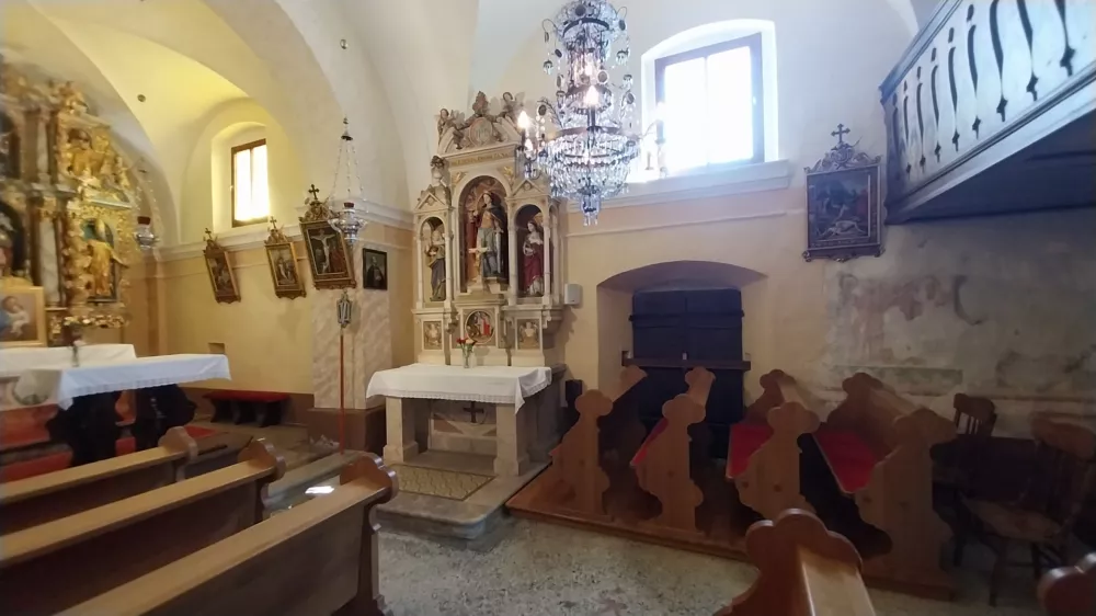 Cerkev sv. Nikolaja na Gradi&scaron;ču v Petru&scaron;nji vasi / Foto: Vesna Levičnik