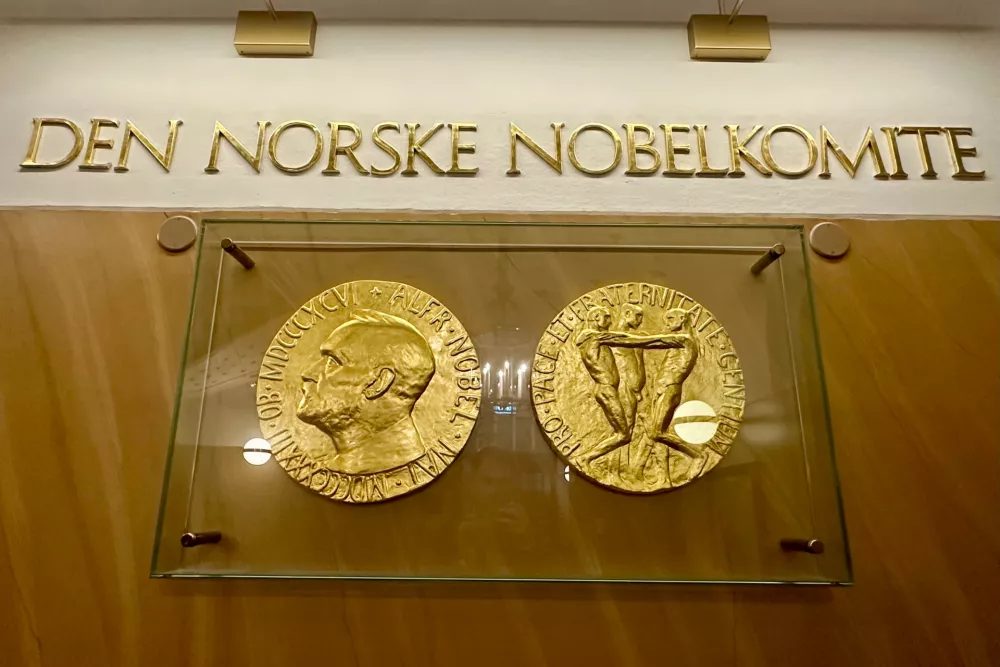 11 October 2024, Norway, Oslo: The front and back of the medal for the Nobel Peace Prize are on display at the Norwegian Nobel Institute in Oslo. It is in this building that the winner of the Nobel Peace Prize will be announced on 11 October. Photo: Steffen Trumpf/dpa