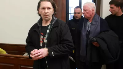 Ubil lastnika gostilne, morilca pridržali trije grosupeljski Romi