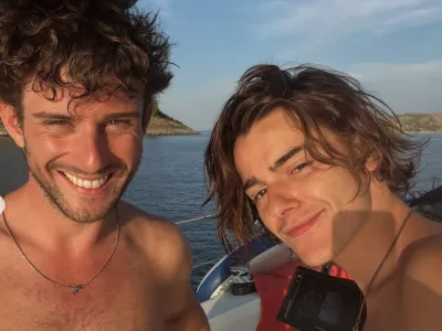 Bo&scaron;njak, desno in njegov &scaron;panski prijatelj oziroma partner. 