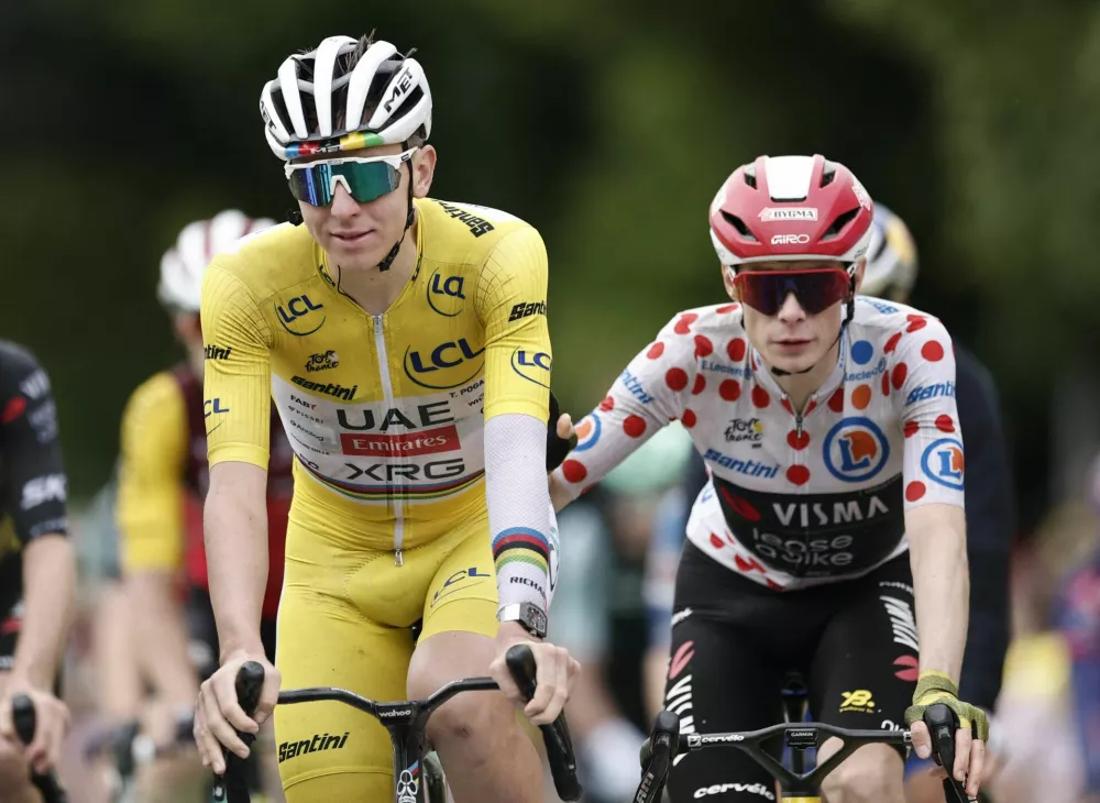 Cycling - Tour de France - Stage 20 - Nantua to Pontarlier - Pontarlier, France - July 26, 2025 UAE Team Emirates XRG's Tadej Pogacar and Team Visma | Lease a Bike's Jonas Vingegaard cross the finish line after stage 20 REUTERS/Benoit Tessier