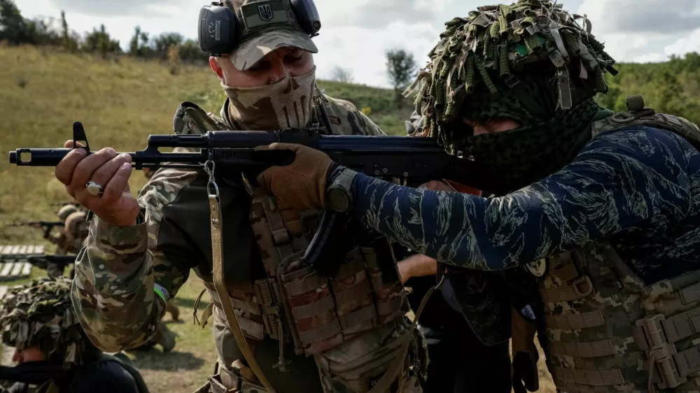 Service members of the 127th Separate Heavy Mechanized Brigade of the Ukrainian Armed Forces attend a training as recruits, amid Russia's attack on Ukraine, in Kharkiv region, Ukraine August 16, 2025. REUTERS/Sofiia Gatilova
