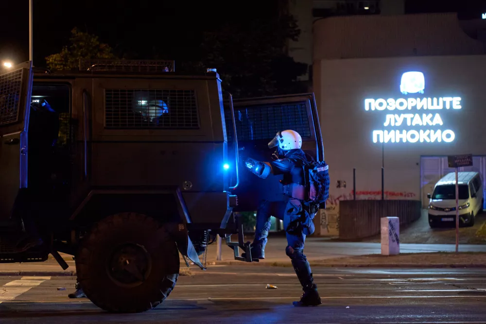 16 August 2025, Serbia, BelgradeA police officer enters an armored vehicle used for crowd control. Demonstrators clashed with riot police in Belgrade as tear gas was used during days of anti-government protests. PhotoMarko Dimic/ZUMA Press Wire/dpa