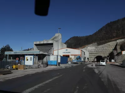 - 02.03.2022 - Avtocestni predor Karavanke - gradnja druge cevi avtocestnega predora med Slovenijo in Avstrijo - //FOTO: Luka Cjuha.