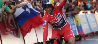 Cycling - Vuelta a Espana - Stage 21 - Madrid to Madrid - Spain - September 8, 2024 Red Bull - Bora - Hansgrohe's Primoz Roglic celebrates after winning the Vuelta a Espana REUTERS/Isabel Infantes